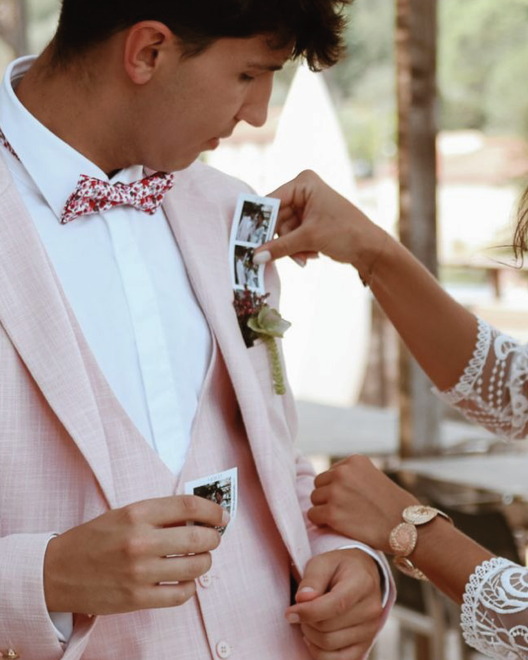 Photomatic sublime vos événements grâce à des photobooths élégants et immersifs, pensés pour capturer chaque instant avec spontanéité et émotion. Entre souvenirs instantanés, expérience conviviale et esthétique soignée, chaque borne photo transforme vos moments en souvenirs uniques et inoubliables.